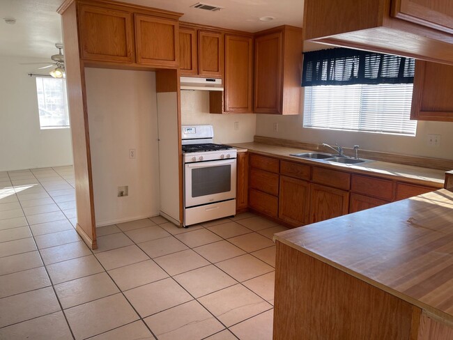 Photo - 3 Bedroom 2 Bedroom READY NOW!