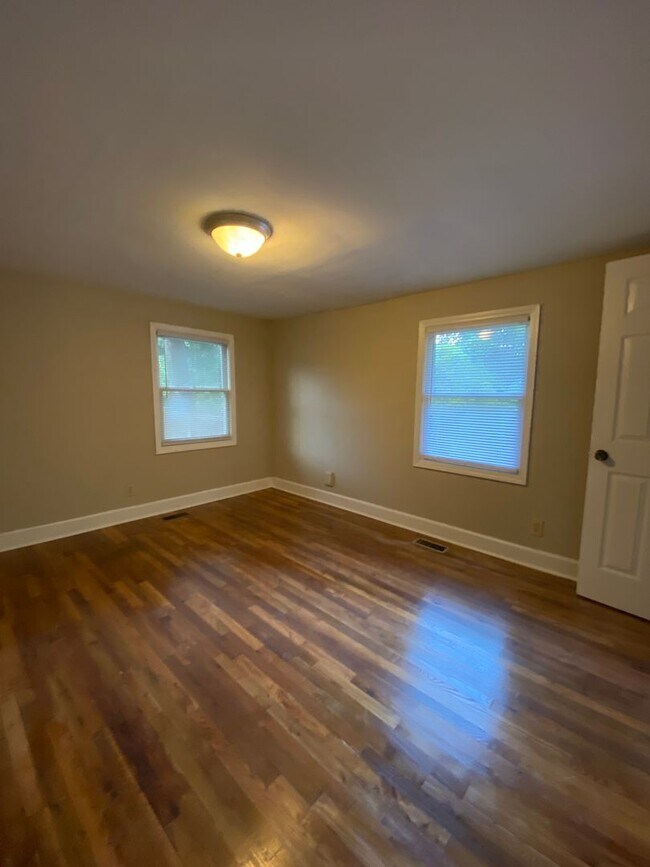 Photo - Charming 3-Bedroom, 2-Bath House with Detached Garage on west side of Athens, GA - PRE-LEASE FOR ...