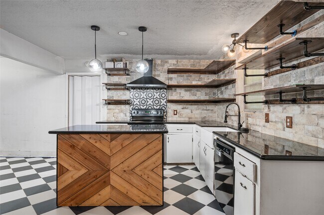 Photo - 1219 Park Ln