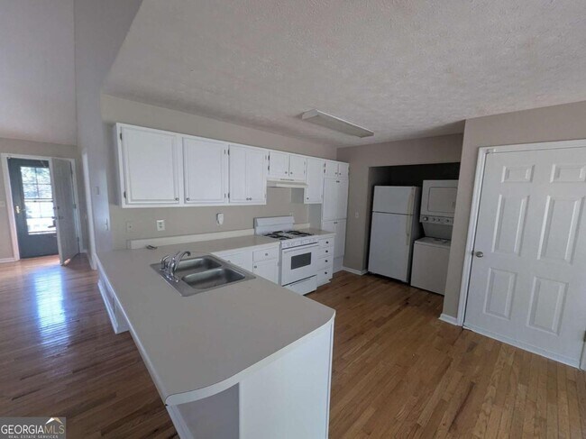 Photo - 1995 Holly Cove Rd