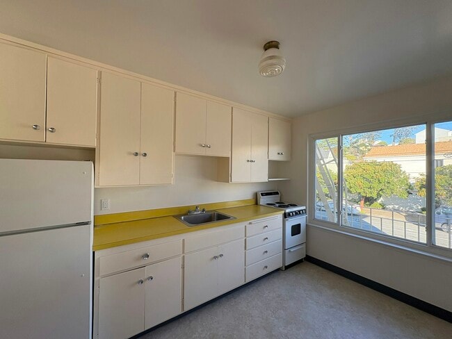 Photo - 2901 Cabrillo St Unit 3