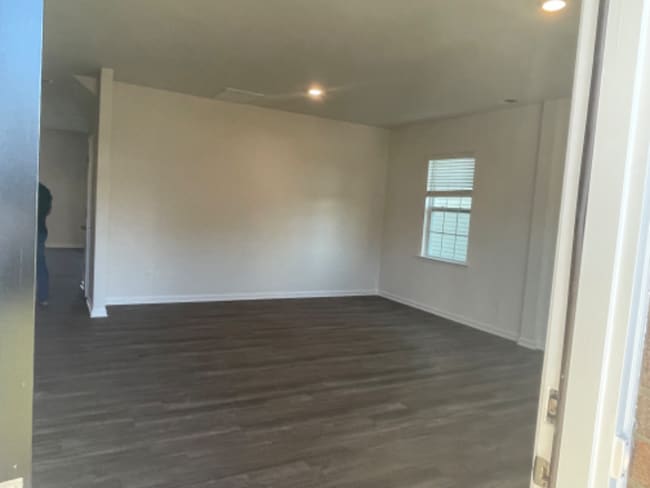 Photo - 165 gaintoak Ave