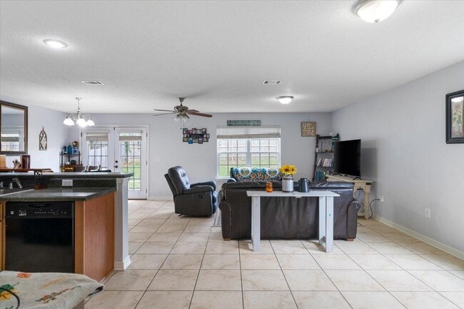 Photo - 291 Dahlquist Dr