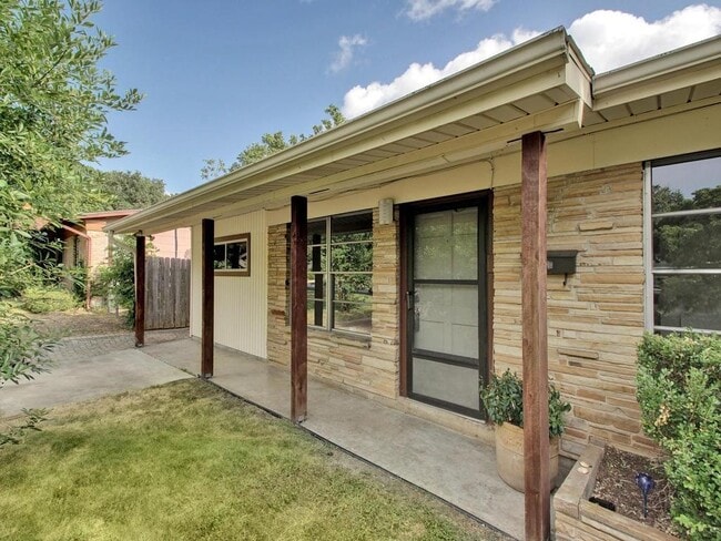Photo - 1110 Fieldcrest Dr