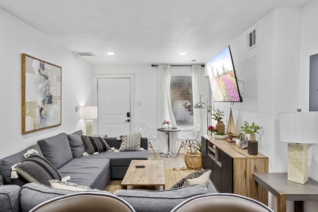 Photo - 2620 Arbor St Unidad FL1-ID1257714P