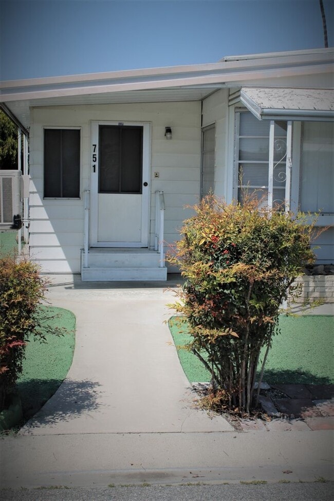 Photo - 55+ Spacious 2 bed 2 bath SIERRA DAWN HOME!