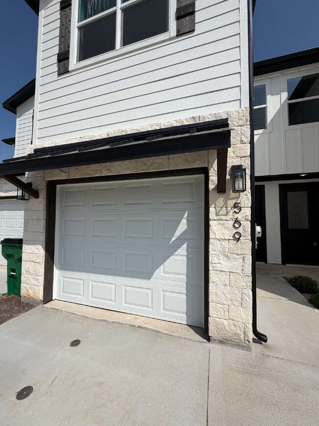 Photo - Fabulous 2 story 3 bedroom Tarleton Crossing townhome!