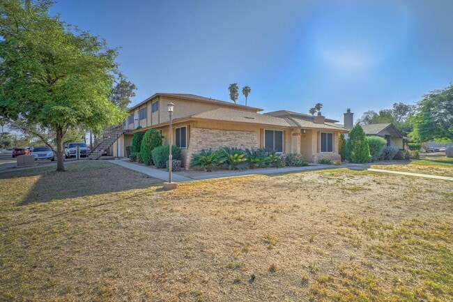 Photo - 3301 W Loma Ln
