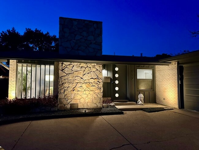 Building Photo - 912 Forreston Dr Rental