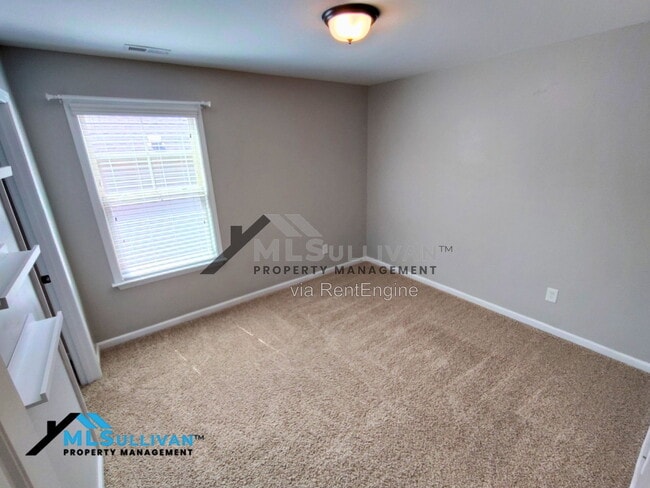 Photo - 207 Maple Walk St