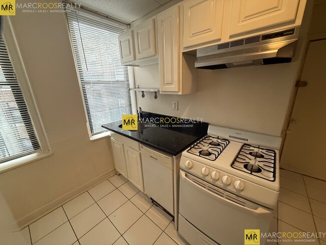 Building Photo - 13 Charter St Unit #5 Rental