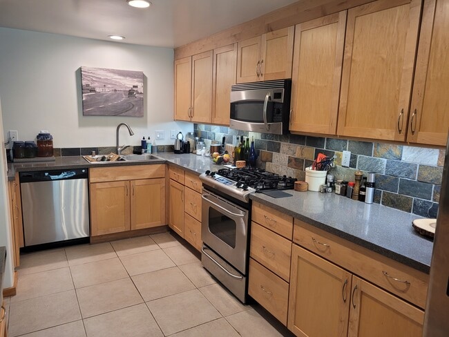 Building Photo - 11946 Dorothy St Unit 10