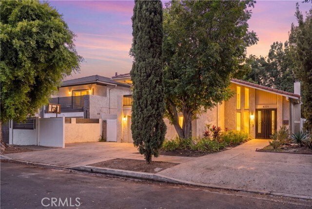 Photo - 6221 Mammoth Ave