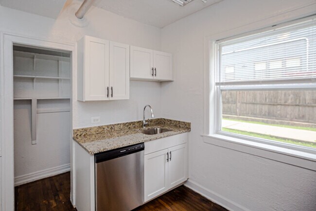 Photo - 1914 N Drake Ave Unidad GDN