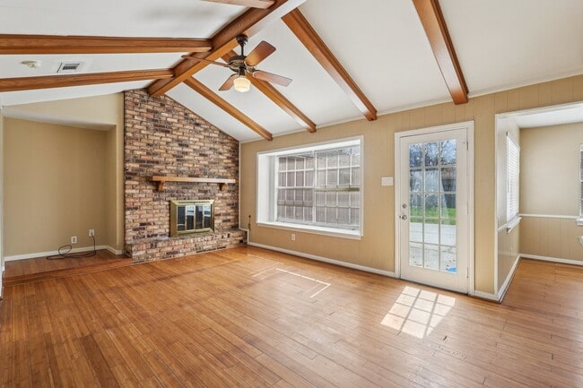 Photo - 10015 Warwana Rd