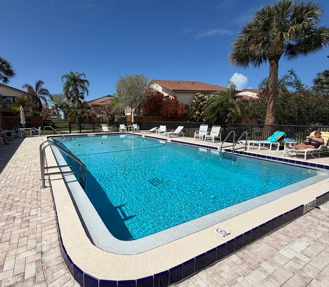Piscina principal - 200 S Banana River Blvd