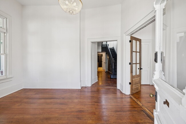 Photo - 911 S High St