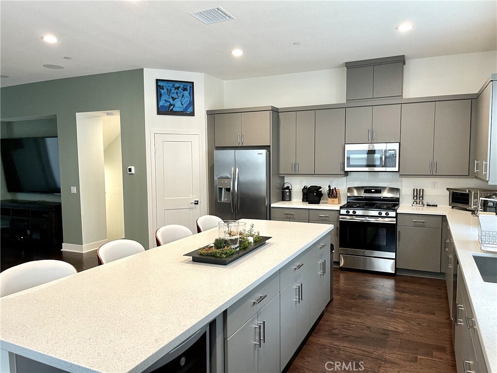 Photo - 945 E Mason Ln (Anaheim, CA)