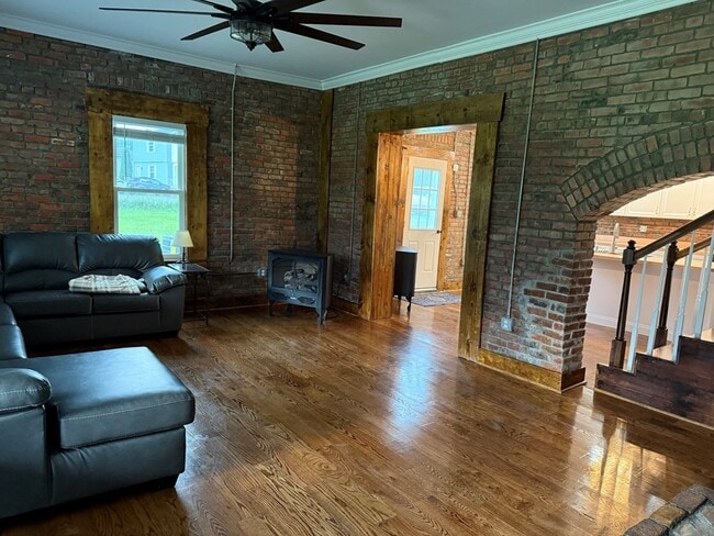 Photo - 110 Vincent Ln