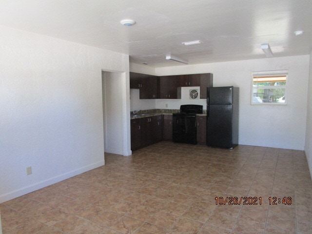 Photo - 946 Lewis Dr