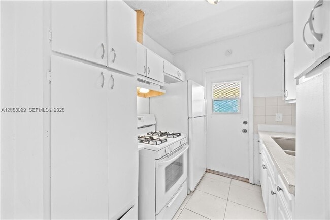 Photo - 2072 NE 169th St Unit 2