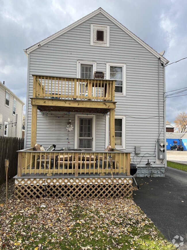 Building Photo - 69 Hobmoor Ave Unit 2 Bedroom Upper Apartment