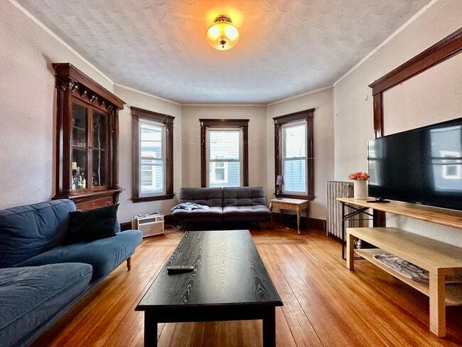 Building Photo - 183 College Ave Unit 1