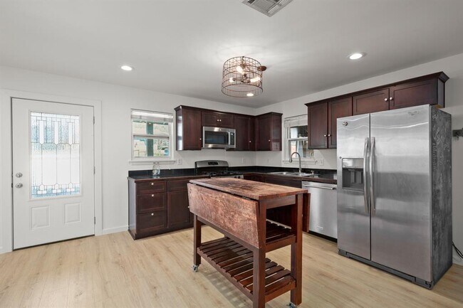 Photo - 3203 S Oak Dr