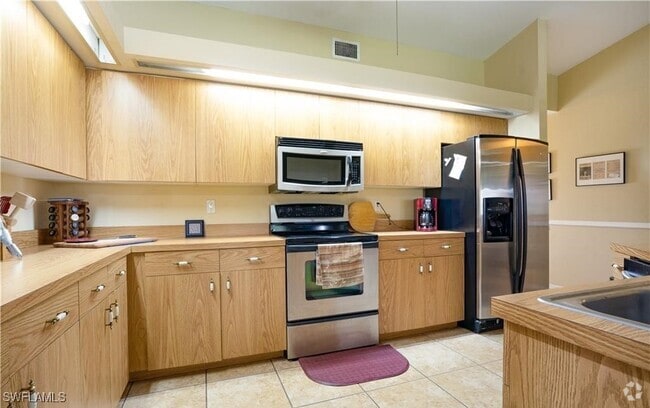 Building Photo - 4414 SW 7th Pl Rental
