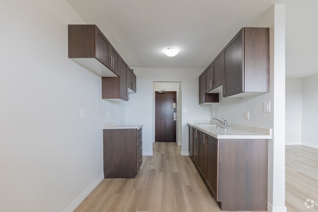 2 chambres, 1 salle de bain - Cuisine - Kings Forest Manor