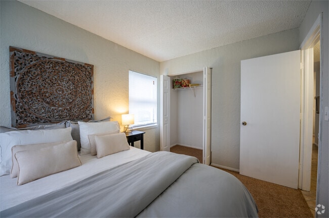 2BR, 2BA - 900SF - Bedroom