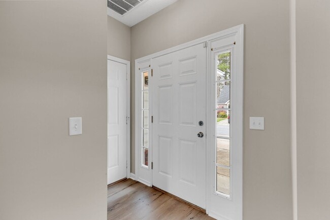 Photo - 3 Bedroom 2.5 Bathroom Townhome in Cypress Point - Richmond Hill