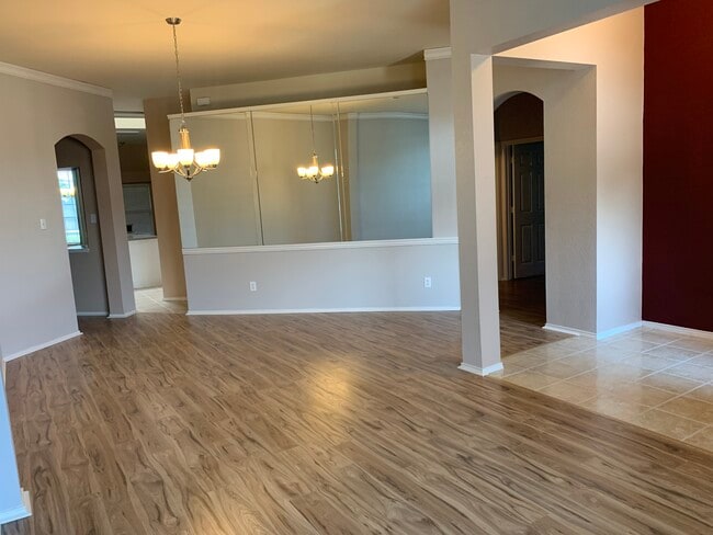 Photo - 2031 Trail Gln