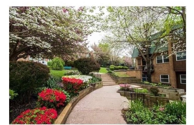 Photo - 400 Meadowview Ln