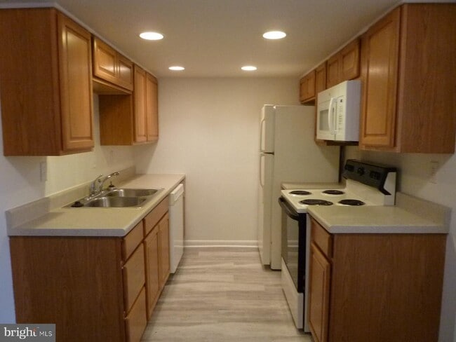 Photo - 809 Logan St