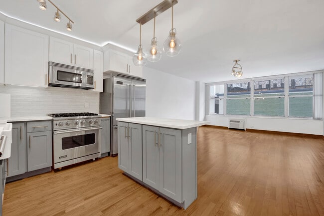 Building Photo - 1000 N Lake Shore Dr Unit 803