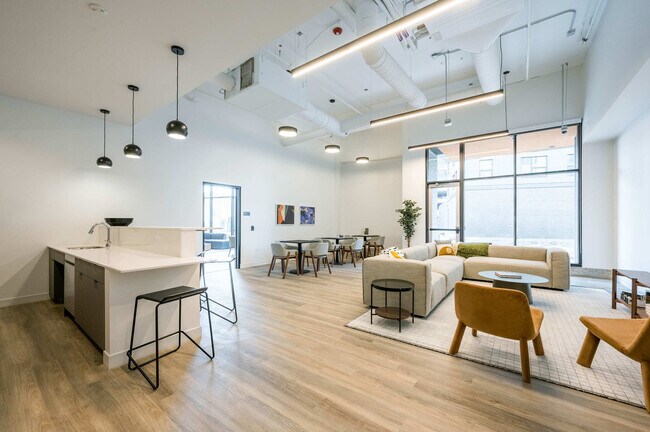 Building Photo - 851 W Blackhawk St Unit ID1243858P Rental