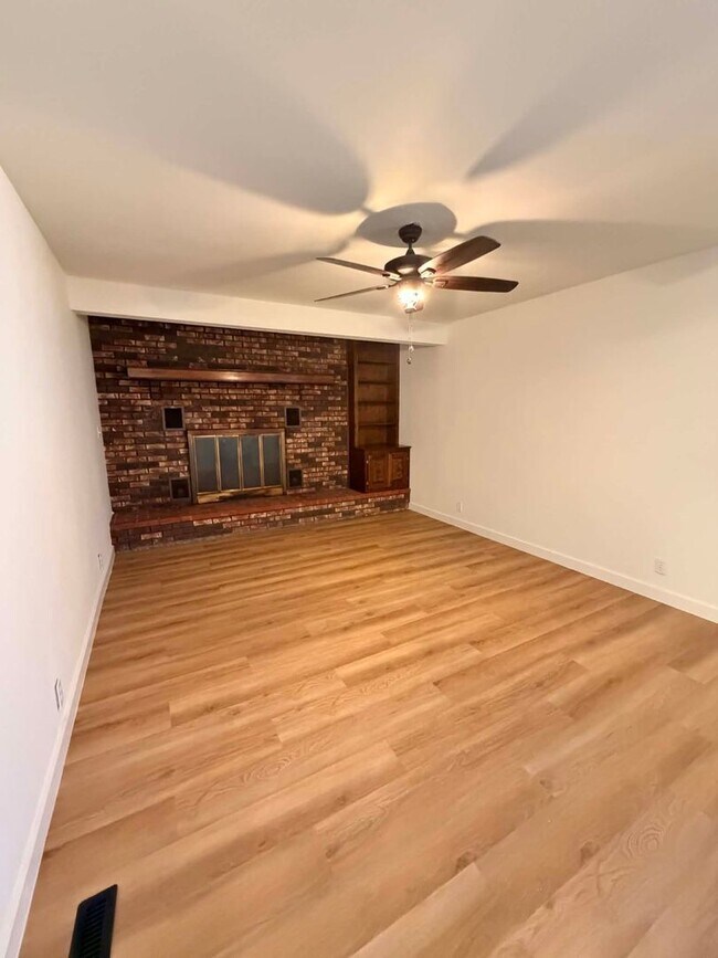 Photo - CUTE 3 BEDROOM / 2 BATHROOM HOUSE WITH FENCED IN YARD IN JOPLIN MO!!!