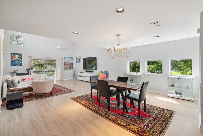 Photo - 2433 Wentworth St