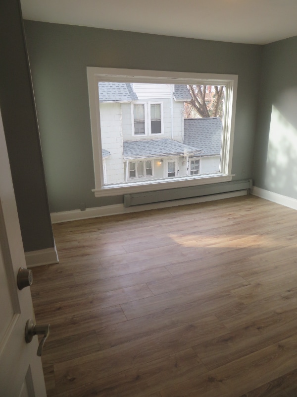 Photo - 107 Manitoba Ave W Unit 2 Bedrooms of  2