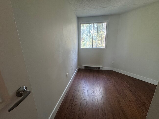 Building Photo - 56 Donald St Unit 202
