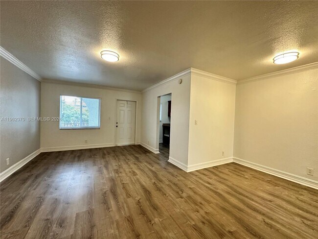 Photo - 1400 NE 56th St Unidad 310