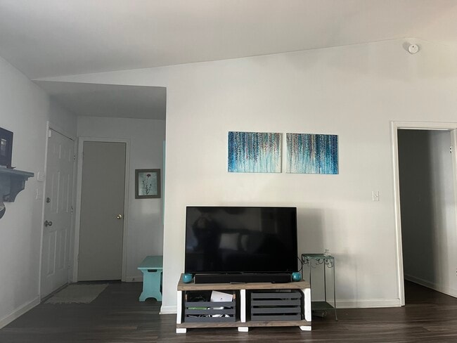 Photo - 2119 Strebor St