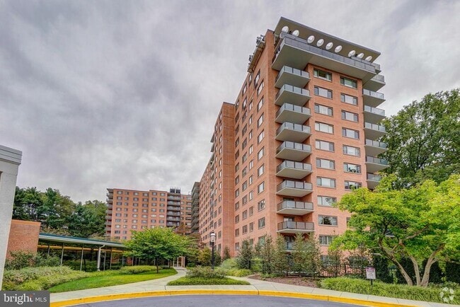 Building Photo - 4201 Cathedral Ave NW Unit 614E Rental