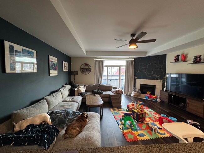 Photo - 2307 W Wolfram St Unit 214