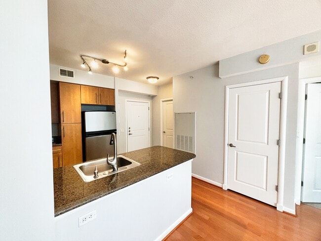 Photo - 1021 N Garfield St Unit #820