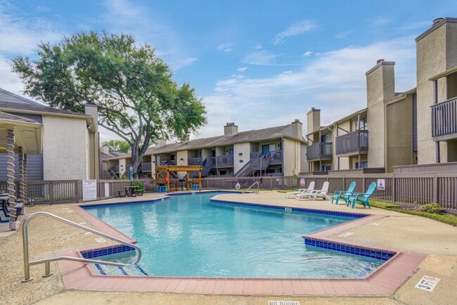 Building Photo - 1900 Bay Area Blvd Unit True