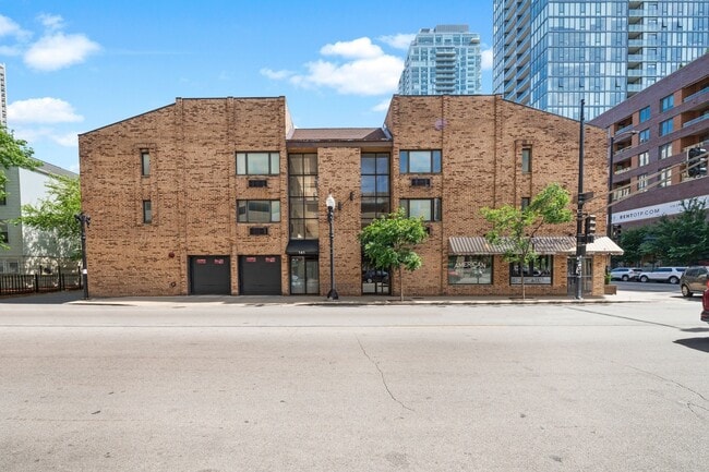 Building Photo - 163 W Division St Unit 208 Rental