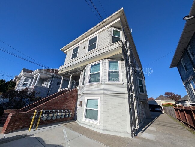 Building Photo - 2151 Lincoln Ave Unit 6