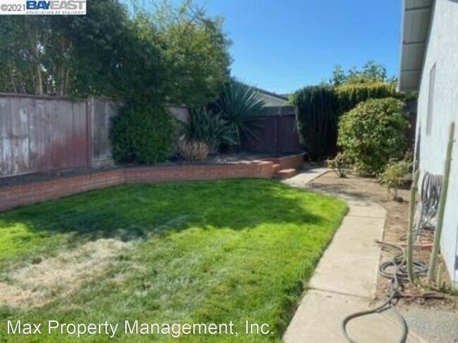 Photo - 3 br, 2 bath House - 2330 Gem Ave.